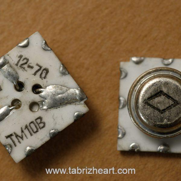 ترانزیستور (به انگلیسی: transistor) مهم‌ترین قطعه مداری در الکترونیک برای تقویت یا قطع و وصل سیگنالها به کار می‌رود