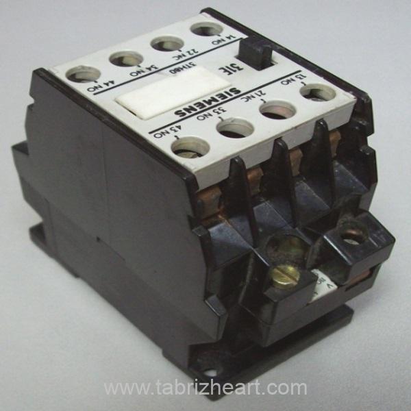 کنتاکتور یک دستگاه سوئیچیگ (کلید زنی)  الکتریکی است که برای خاموش و روشن کردن یک مدار الکتریکی استفاده می‌شود. یک نوع خاص از رله است.