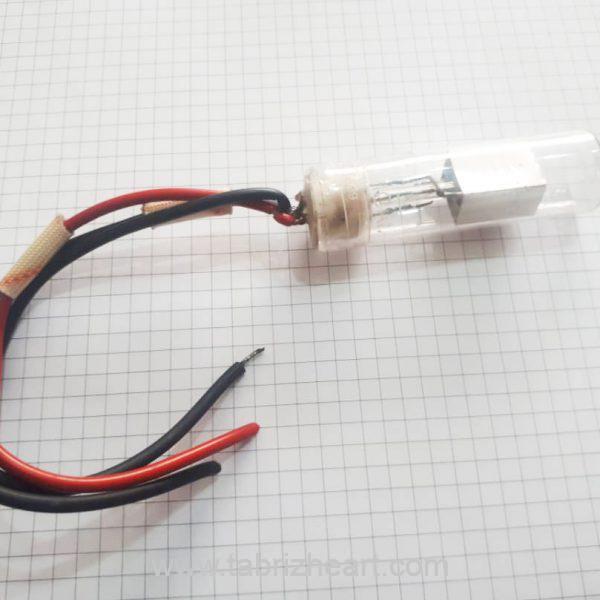 لامپ دوتریوم از اجزای دستگاه اسپکتروفتومتر و در واقع یک منبع نور از تخلیه الکتریکی گاز فشار پایین است. اغلب در طیف فرابنفش استفاه می شود.